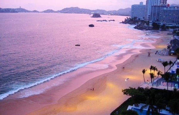 Diario HOY | Acapulco cierra bares pero mantiene playas abiertas ante tercera ola de covid