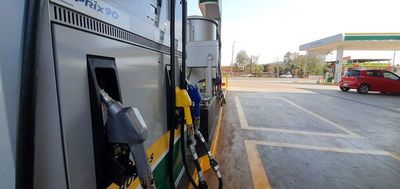 Varias estaciones de servicios se quedaron sin nafta en CDE - ABC en el Este - ABC Color