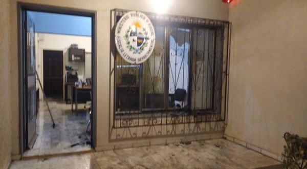 Atentaron con una bomba molotov contra la sede de una fiscalía en Uruguay