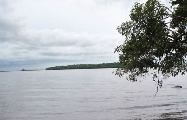 Dos personas desaparecen tras el vuelco de una embarcación en el Lago Ypoá | Ñanduti