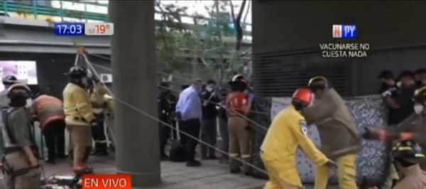 Hallan un muerto bajo viaducto de Fernando de la Mora | Noticias Paraguay