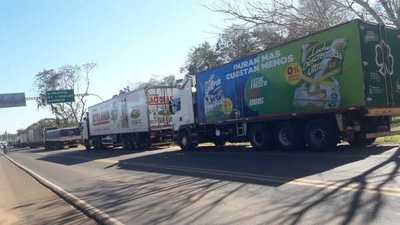 Faltará la leche si continúa el paro de camioneros | Ñanduti