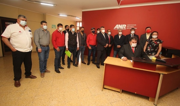 Presidentes de seccionales piden a Alliana que convoque a Cumbre Partidaria entre Abdo y Cartes
