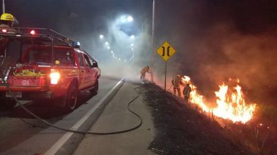 Incendio de pastizales a orillas del la ruta PY02 en Carapeguá - Nacionales - ABC Color