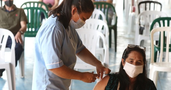 La Nación / Salud insiste en vacunación y cumplir con medidas