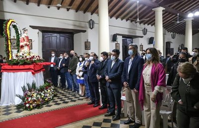 Mandatario y primera dama participaron de la presentación del renovado retablo de la Iglesia de Altos | .::Agencia IP::.