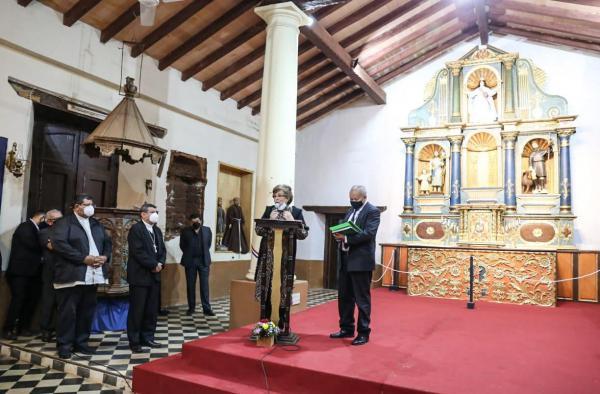 Presentan restaurado retablo de la Iglesia franciscana de Altos - El Trueno