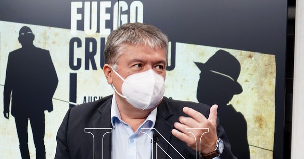 La Nación / “Está más que demostrado que la vacuna sí ejerce efecto”, dijo Hernán Martínez