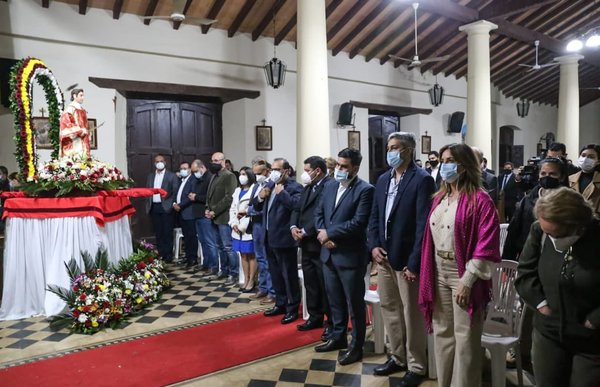 Presidente Abdo y la Primera Dama participaron de la presentación del renovado retablo de la Iglesia de Altos