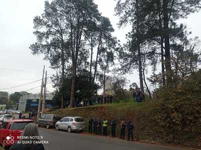Docentes en paro desde hoy por reajuste salarial - La Clave