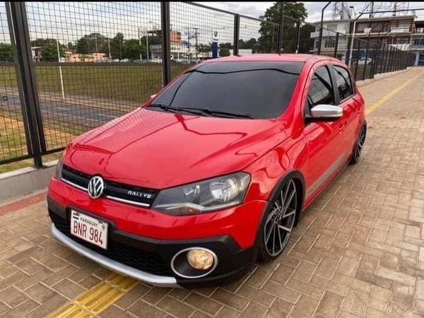 Brasileño estudiante de MEDICINA cruza paso PEATONAL con su auto y genera INDIGNACION