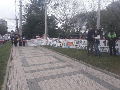 Docentes cerrarán ruta en Coronel Oviedo – Prensa 5