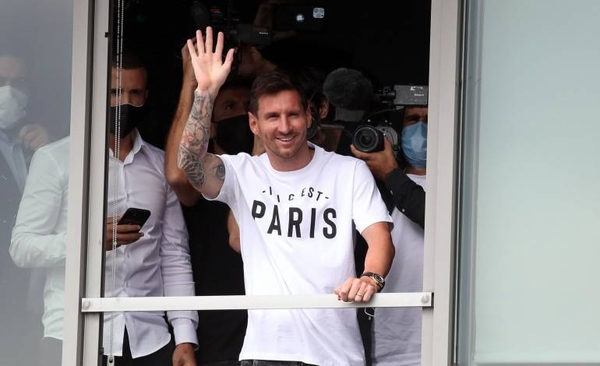 Diario HOY | Messi aterriza en París para firmar por el PSG