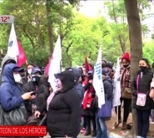 Maestros también marchan por Asunción - Paraguay.com