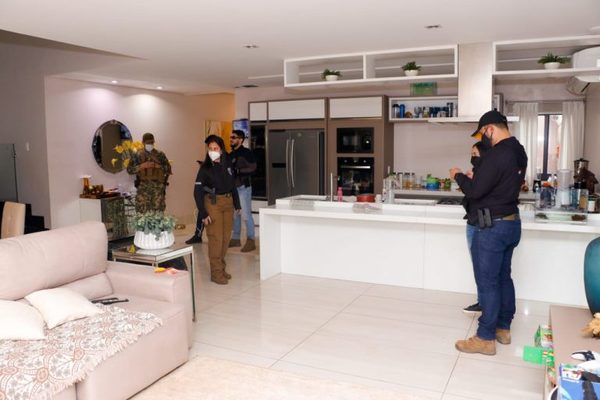 SENAD y Policía del Brasil realizan allanamientos en combate al lavado de activos - La Clave