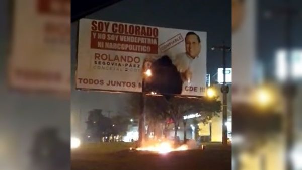 Queman cartel de candidato colorado que dice "no soy vendepatria ni narcopolítico"