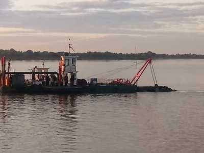 Cinco oferentes cotizaron en la licitación para el dragado del río Paraná | .::Agencia IP::.