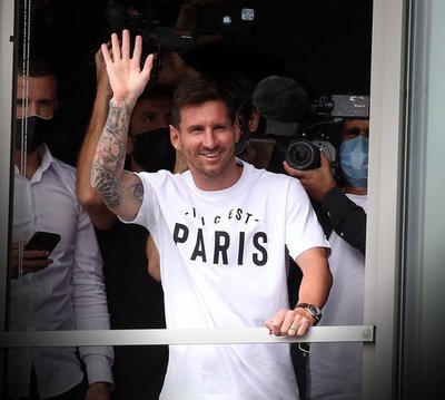 Messi fue recibido con gran ovación en Paris