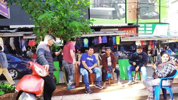 MICROCENTRO COMIENZA A ACTIVARSE OLVIDANDO MEDIDAS HIGIÉNICAS CONTRA LA PANDEMIA