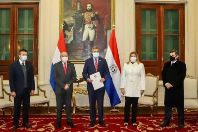 Estado paraguayo recibe como propios 15 inmuebles incautados del crimen organizado | .::Agencia IP::.