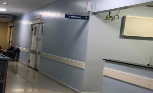 Festejo de enfermeros en zona restringida en plena cirugía traumática