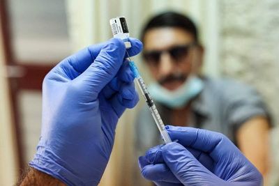 Covid-19: estudio sugiere que un refuerzo podría ampliar los efectos de las vacunas - Mundo - ABC Color