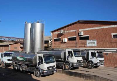 Se desperdician dos millones de litros de leche por día por bloqueo de rutas, reportan industriales