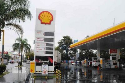Acuerdo entre distribuidoras de combustibles podría dar retorno a Shell, luego de 15 años