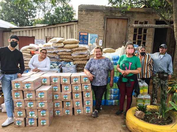 Distribuyen kits alimenticios a 44 ollas populares para alimentar a 6.700 personas en situación de pobreza | .::Agencia IP::.