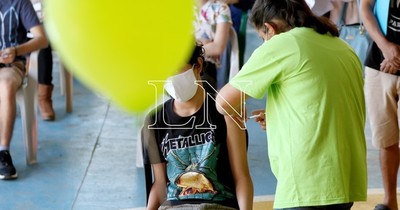 La Nación / Aplicarán segunda dosis a adolescentes con factores de riesgo desde este viernes