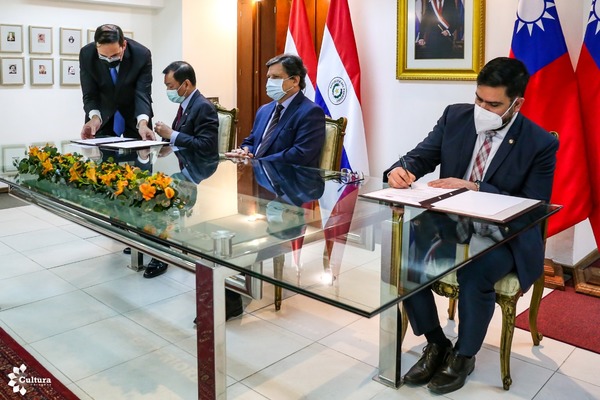 SNC recibe primer desembolso de China (Taiwán) que beneficiará a 20 bibliotecas públicas del país | .::Agencia IP::.