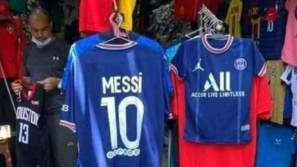 Messimanía: a bulto ya venden casacas en Paris