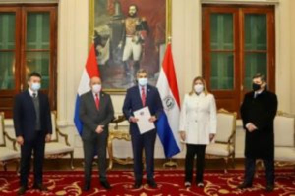 Estado paraguayo recibió 15 inmuebles incautados del crimen organizado