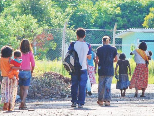 Hay una “ORGANIZACIÓN” que maneja a NIÑOS y MUJERES indígenas para pedir LIMOSNA en la FRONTERA