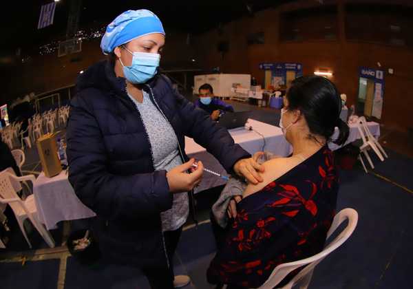 Salud ratifica que vacunación es efectiva para reducción de Covid-19, pero medidas sanitarias deben seguir | .::Agencia IP::.