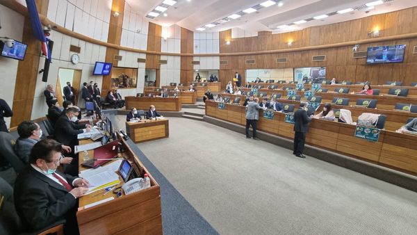 Aprueban modificación a favor del aumento a docentes y personal de salud