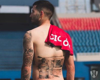 Crónica / El tatuaje de Villasanti enterneció al rollo