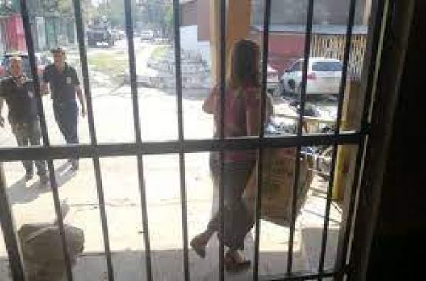 Hallan dos aves de riña durante requisa en Penal de Tacumbú
