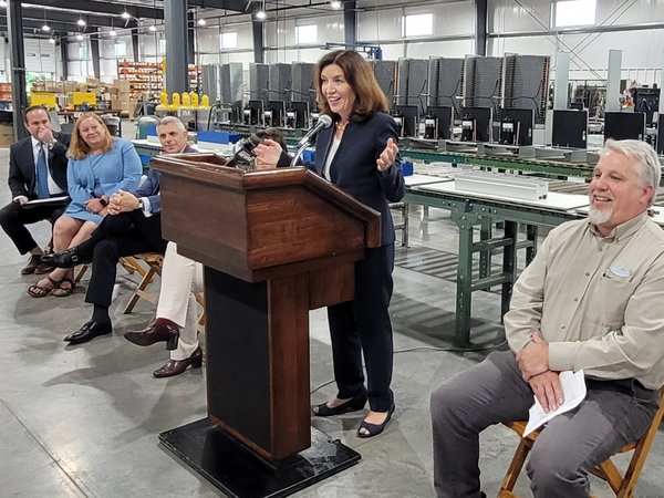 Kathy Hochul sucederá a Cuomo y será la primera gobernadora de Nueva York