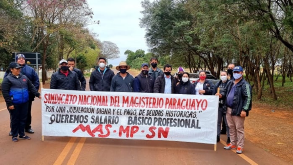 Diputados exceptúan a docentes de recortes | El Independiente