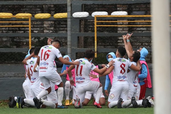 Ameliano y Resistencia avanzan en la Copa Paraguay