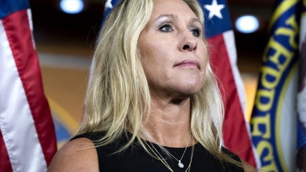 Twitter suspende a una congresista de EEUU por cuestionar las vacunas