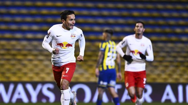 Lluvia de goles deja a Bragantino cerca de la semifinal