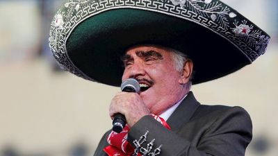 El cantante mexicano Vicente Fernández está "grave pero estable"