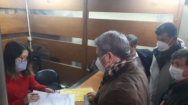 Opositores denuncian ante Fiscalía a jerarcas de Itaipú por deuda espuria