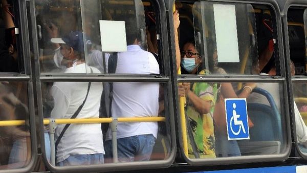 Buses llenos: El calvario de los pasajeros del transporte público
