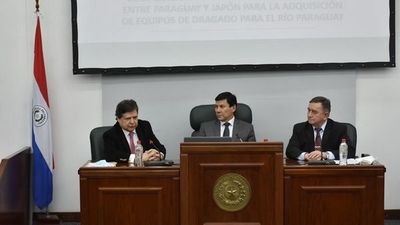 Canciller explica cambios en acuerdo para traer una draga