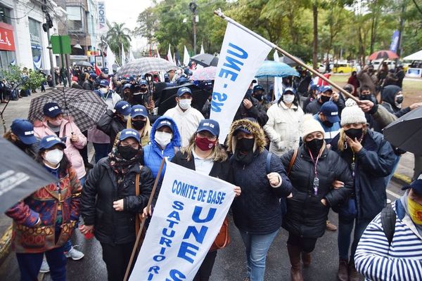 Excluyen a docentes y personal de blanco de prohibición de aumentos - Nacionales - ABC Color