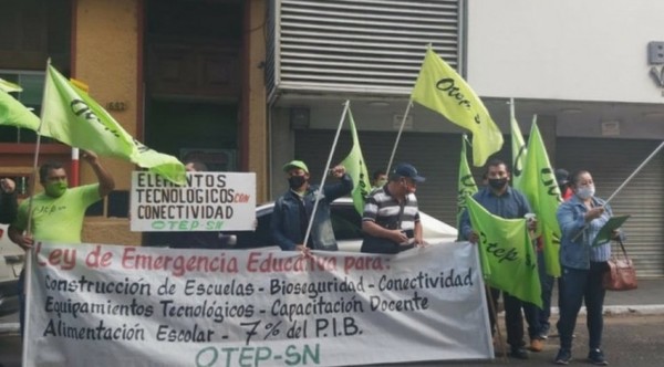 “No se puede postergar necesidades de los maestros”, coinciden diputados