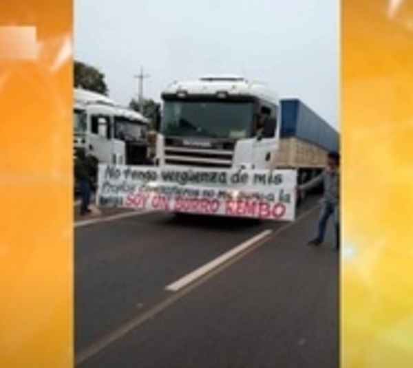 Sigue cierre de rutas de camioneros - Paraguay.com